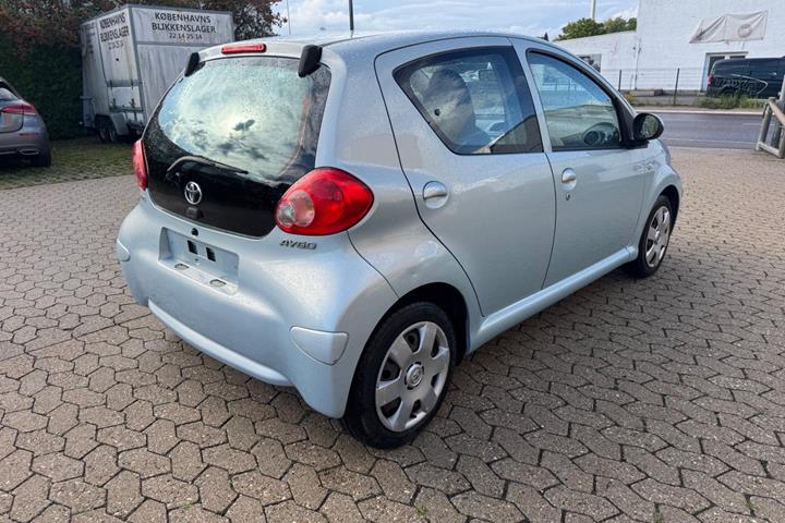 Rød Toyota Aygo fra 2007