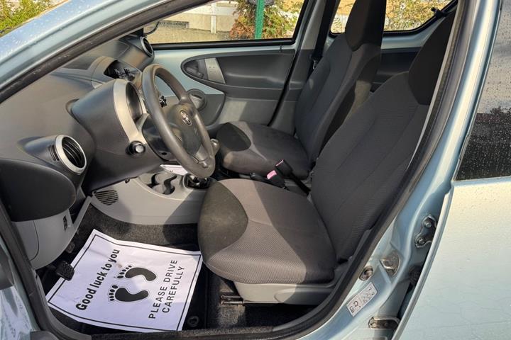 Rød Toyota Aygo fra 2007