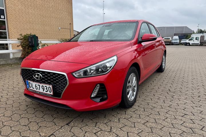 Rød Hyundai i30 fra 2017