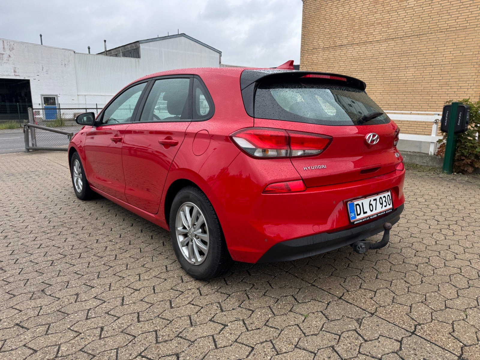 Rød Hyundai i30 fra 2017