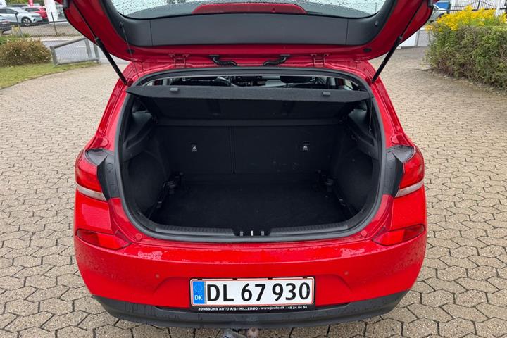 Rød Hyundai i30 fra 2017