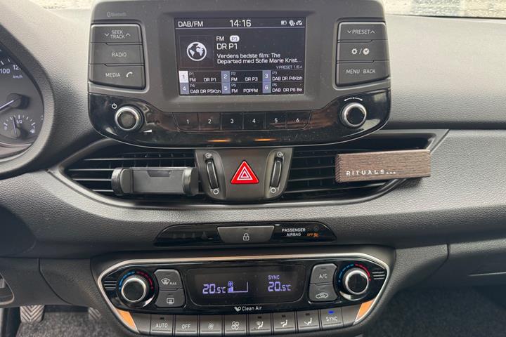 Rød Hyundai i30 fra 2017