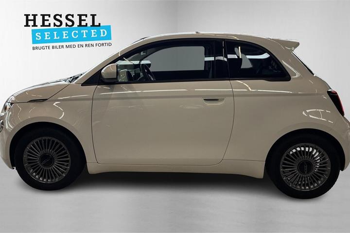 Hvid Fiat 500e fra 2023