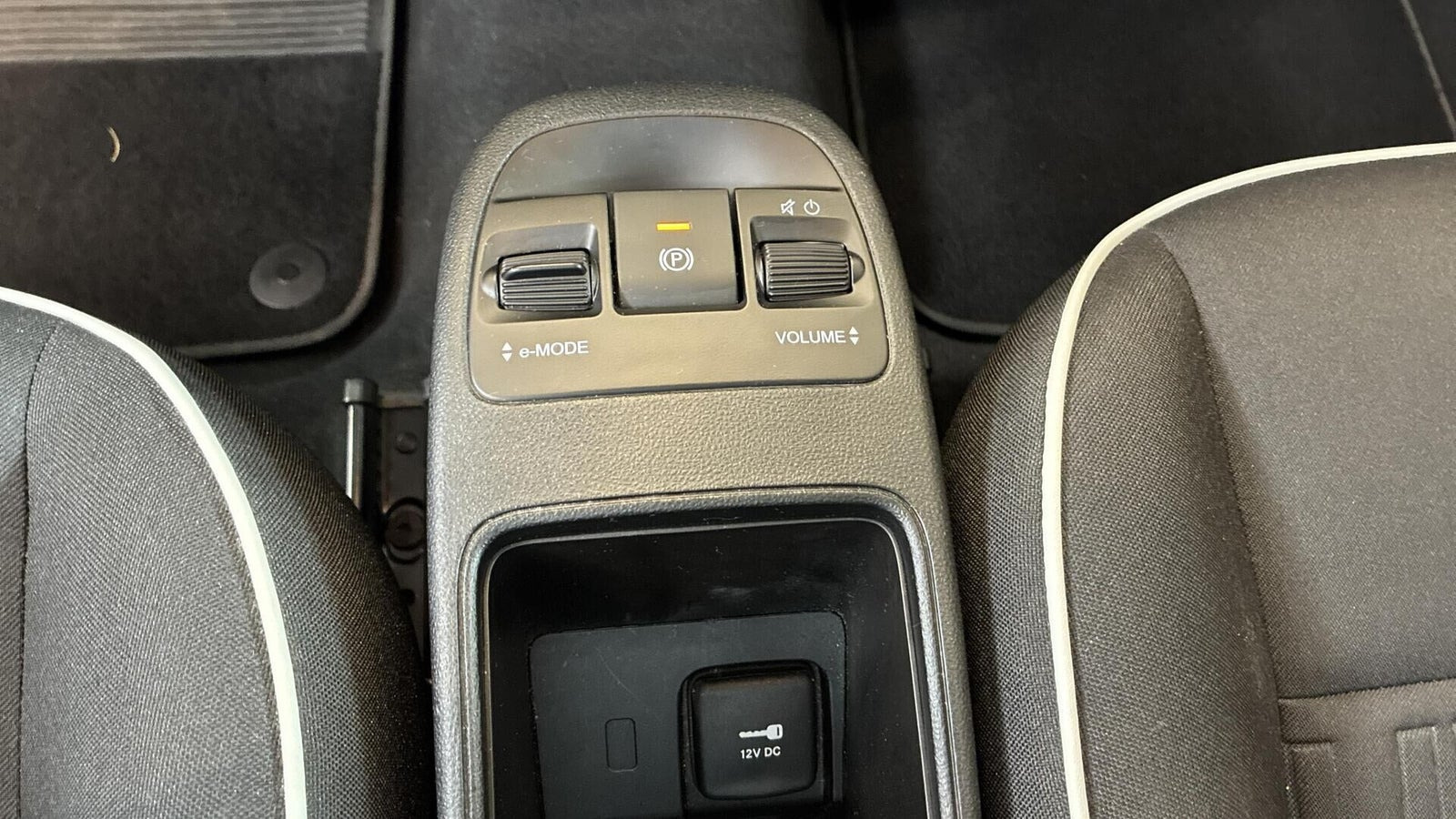 Hvid Fiat 500e fra 2023