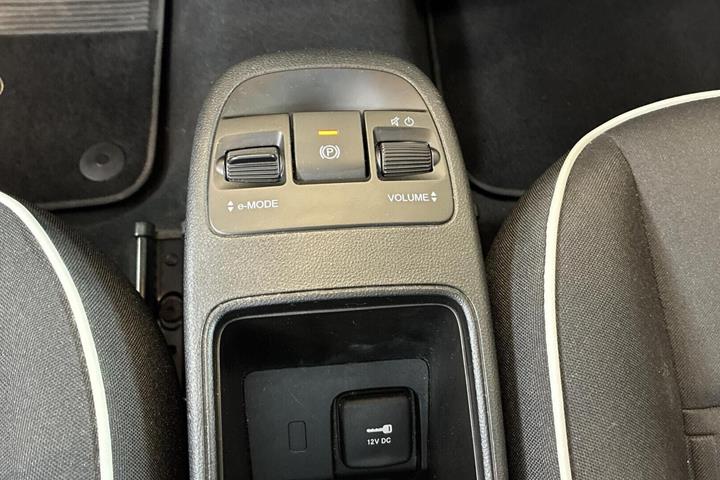 Hvid Fiat 500e fra 2023