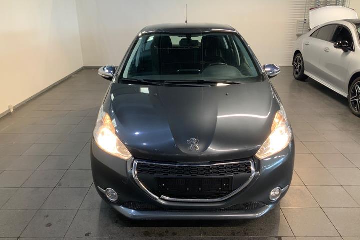 Grå Peugeot 208 fra 2013