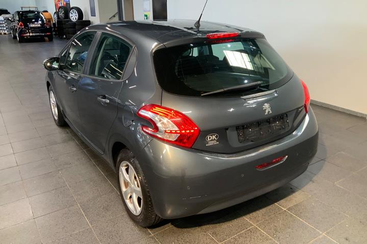 Grå Peugeot 208 fra 2013