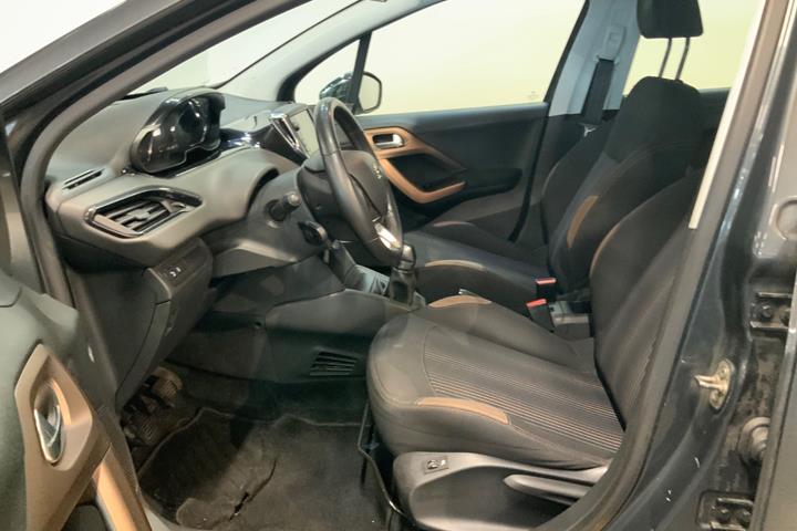 Grå Peugeot 208 fra 2013