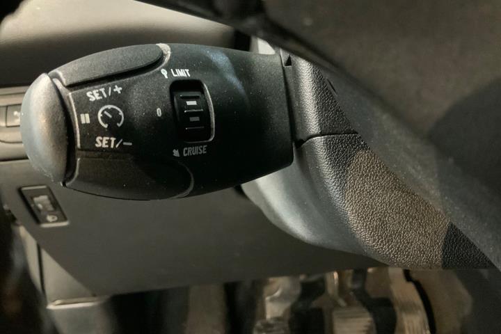 Grå Peugeot 208 fra 2013