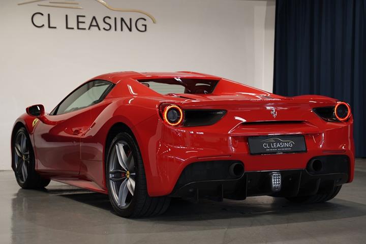 Rød Ferrari 488 Spider fra 2016