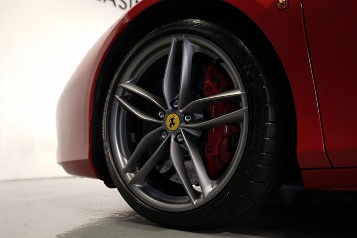 Rød Ferrari 488 Spider fra 2016