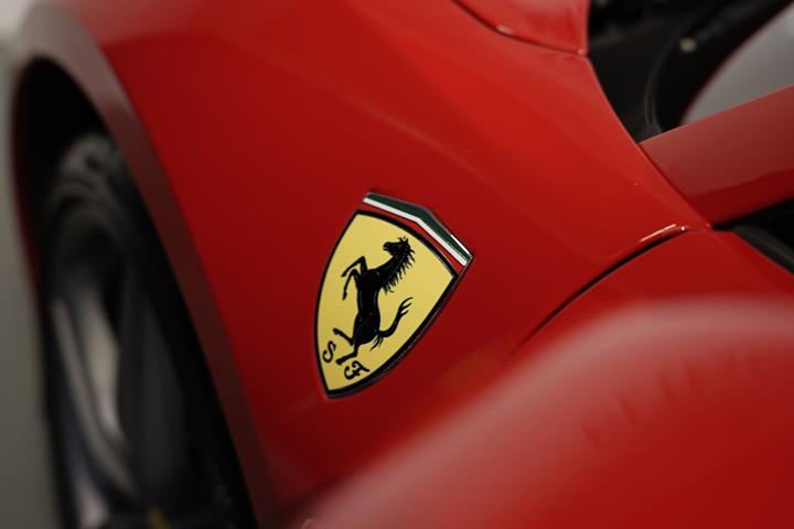 Rød Ferrari 488 Spider fra 2016
