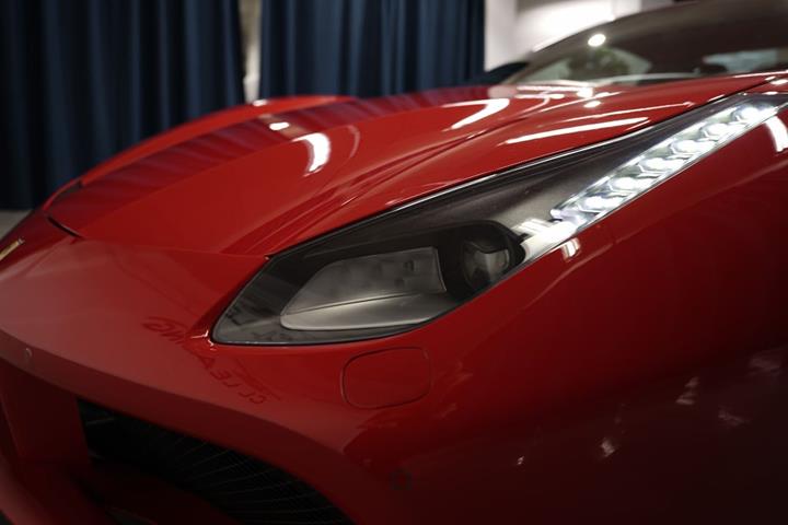 Rød Ferrari 488 Spider fra 2016