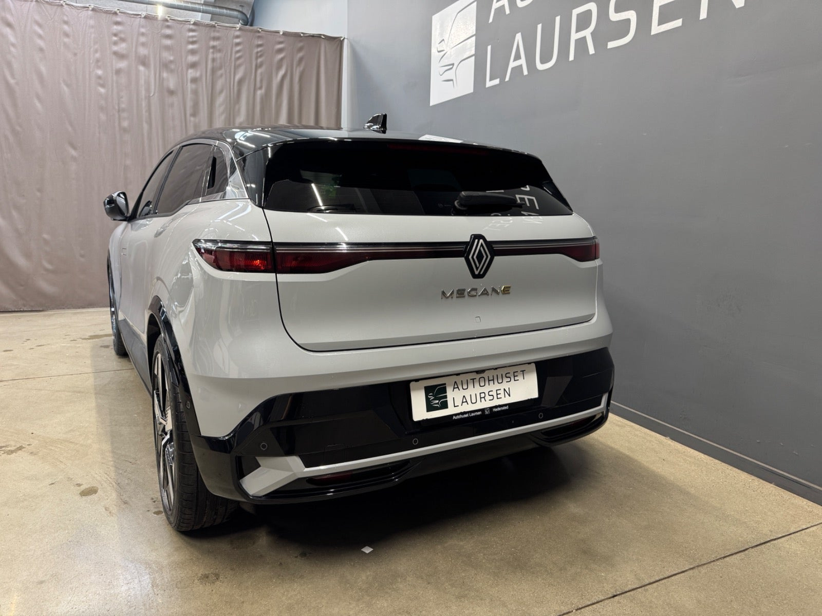 Grå Renault Megane E-Tech fra 2022