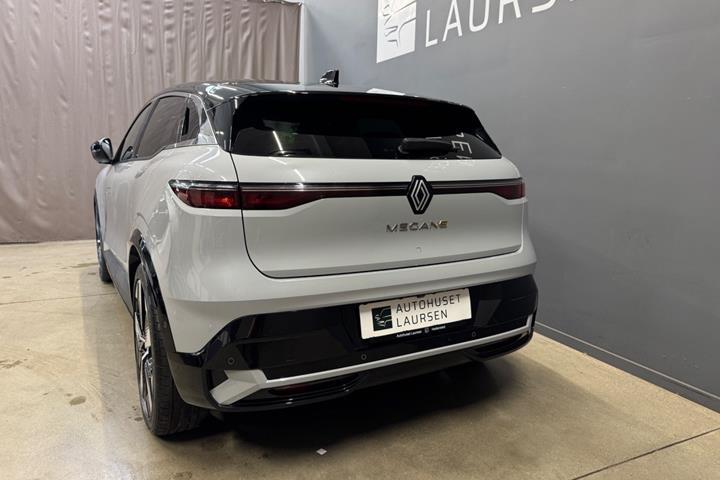 Grå Renault Megane E-Tech fra 2022