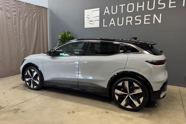 Grå Renault Megane E-Tech fra 2022