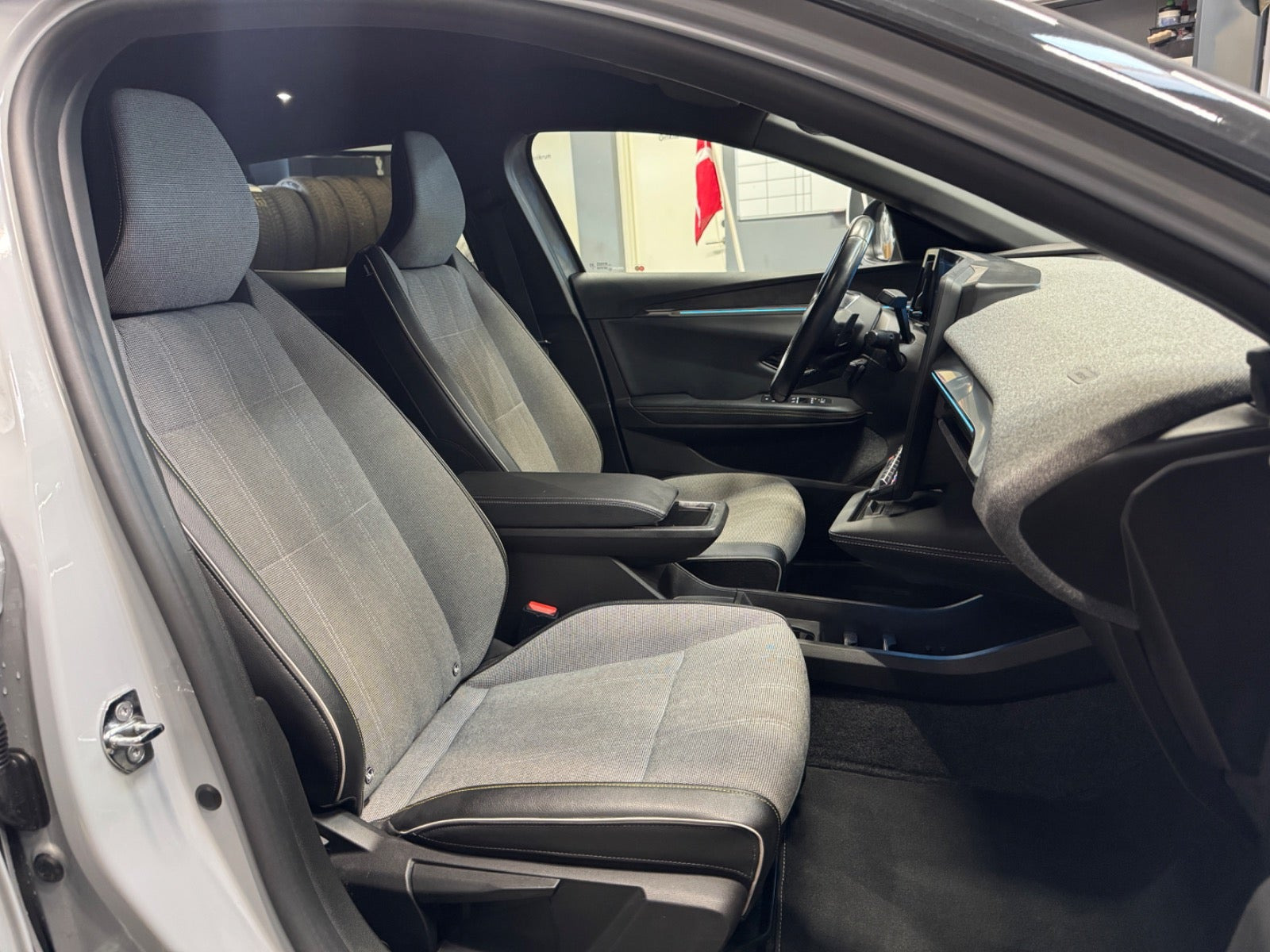 Grå Renault Megane E-Tech fra 2022