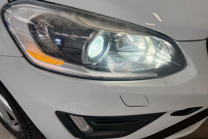Hvid Volvo XC60 fra 2014