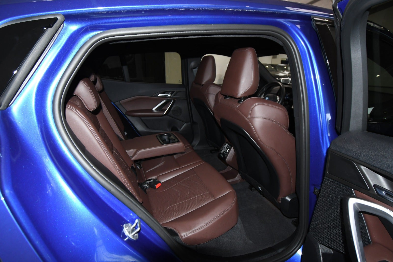 Blå BMW iX2 fra 2025