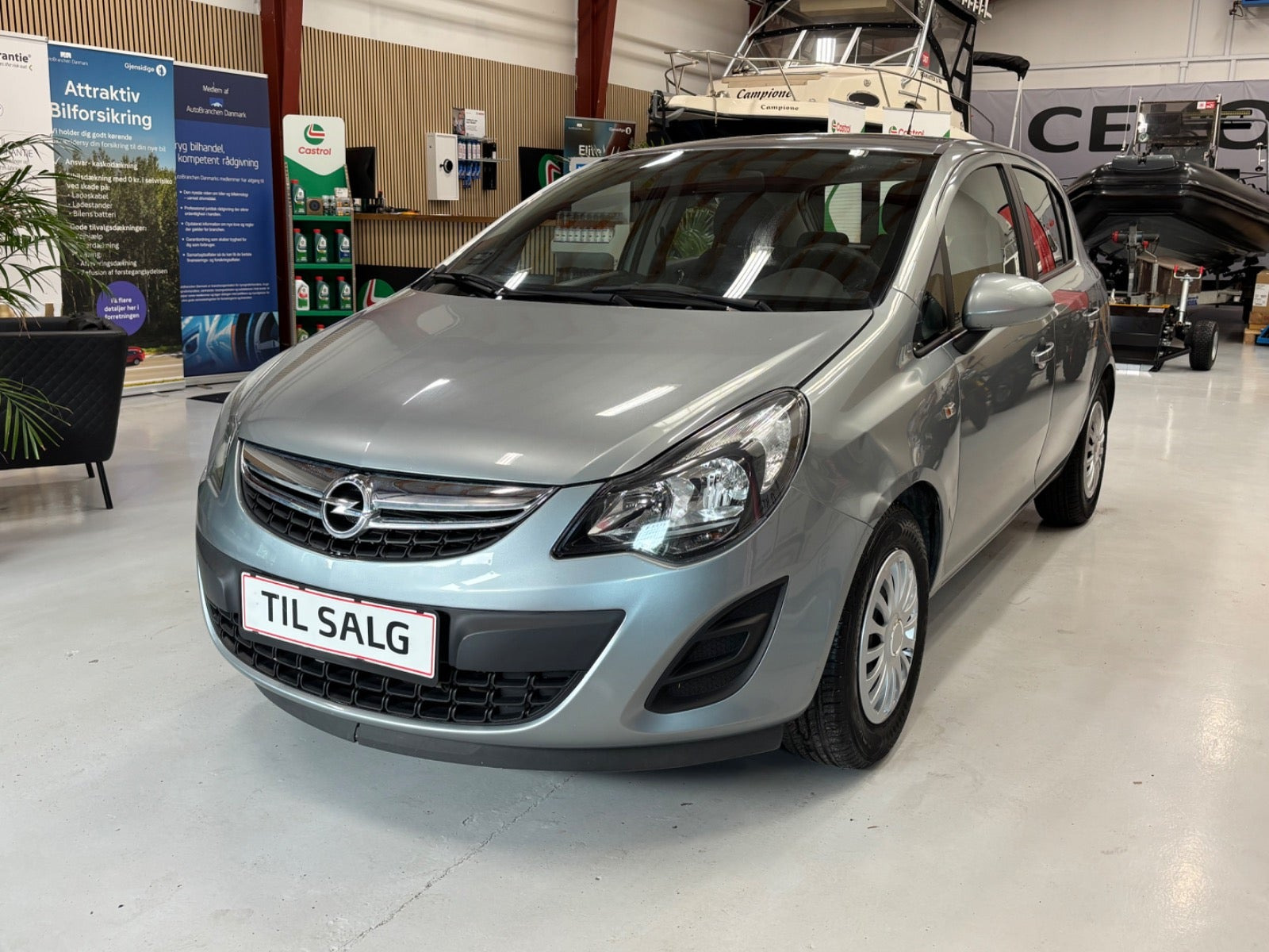 Blå Opel Corsa fra 2014
