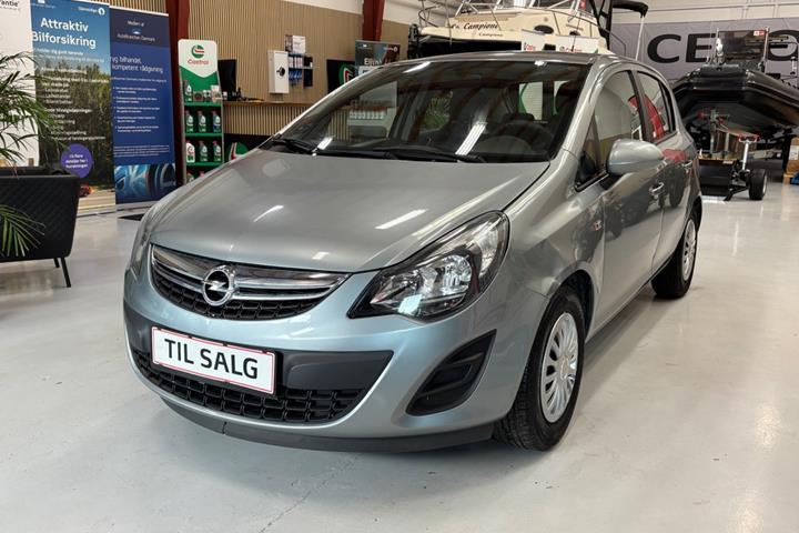 Blå Opel Corsa fra 2014