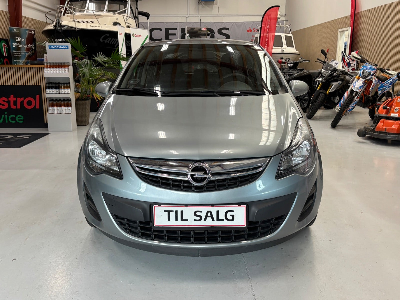 Blå Opel Corsa fra 2014