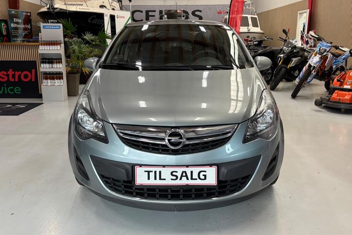 Blå Opel Corsa fra 2014