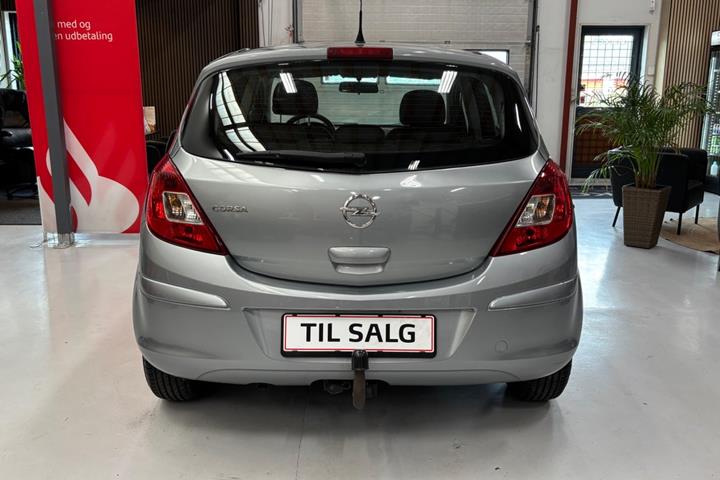 Blå Opel Corsa fra 2014