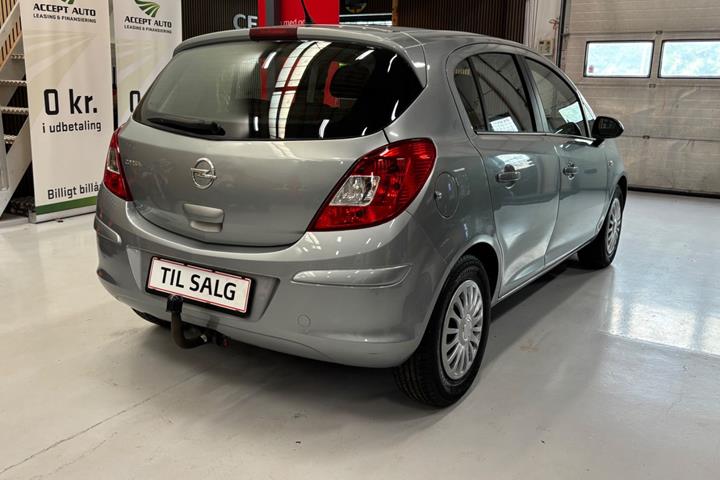 Blå Opel Corsa fra 2014