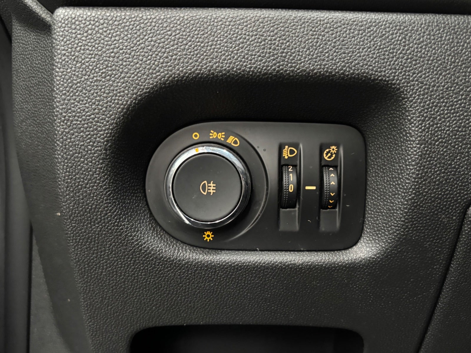 Blå Opel Corsa fra 2014