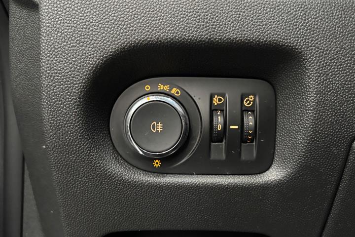 Blå Opel Corsa fra 2014