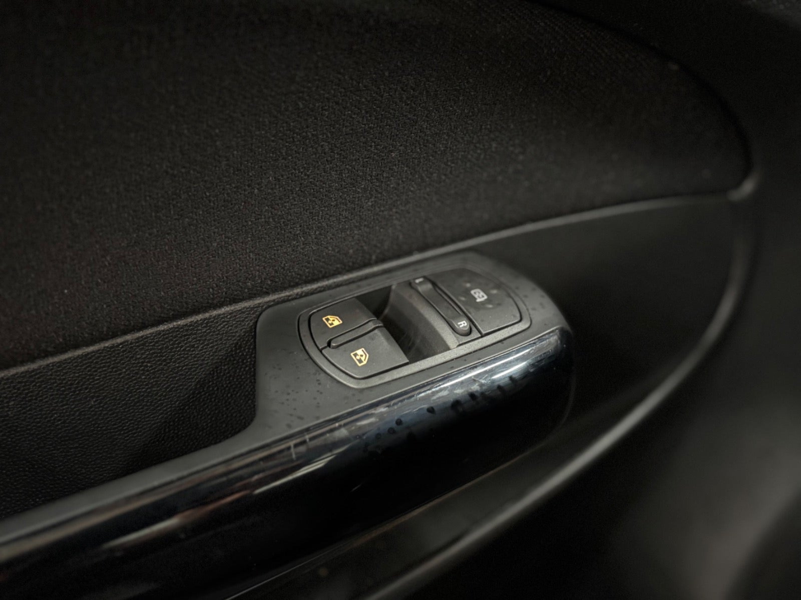 Blå Opel Corsa fra 2014