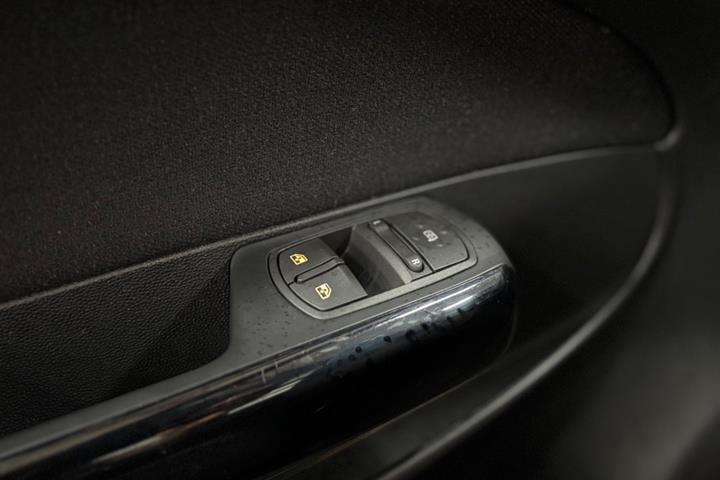 Blå Opel Corsa fra 2014