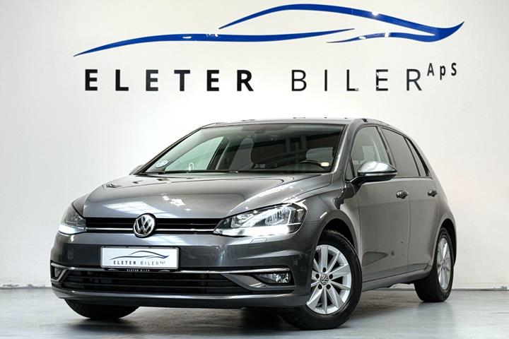 Grå VW Golf VII fra 2018