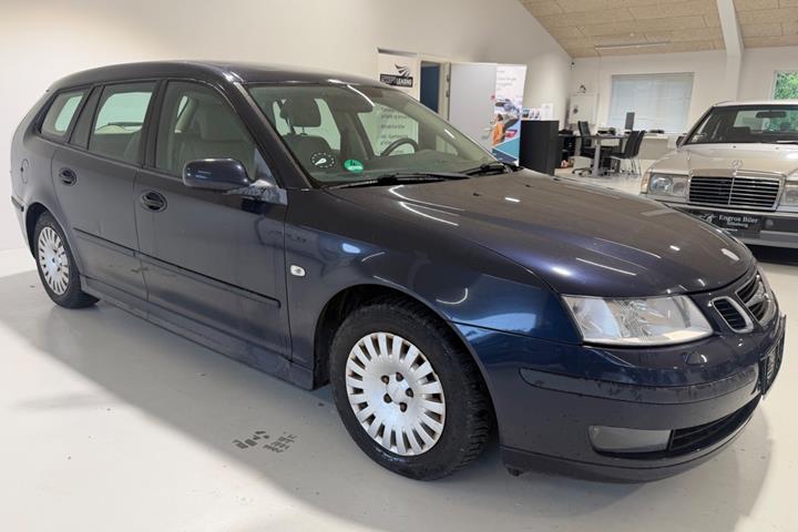 Blå Saab 9-3 fra 2006