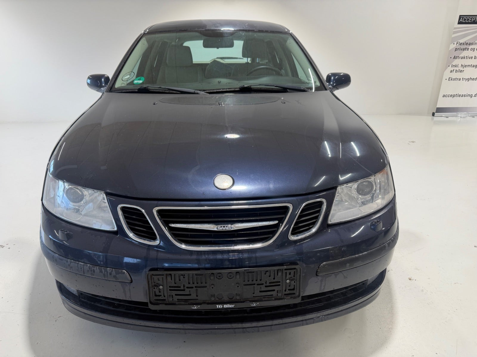 Blå Saab 9-3 fra 2006