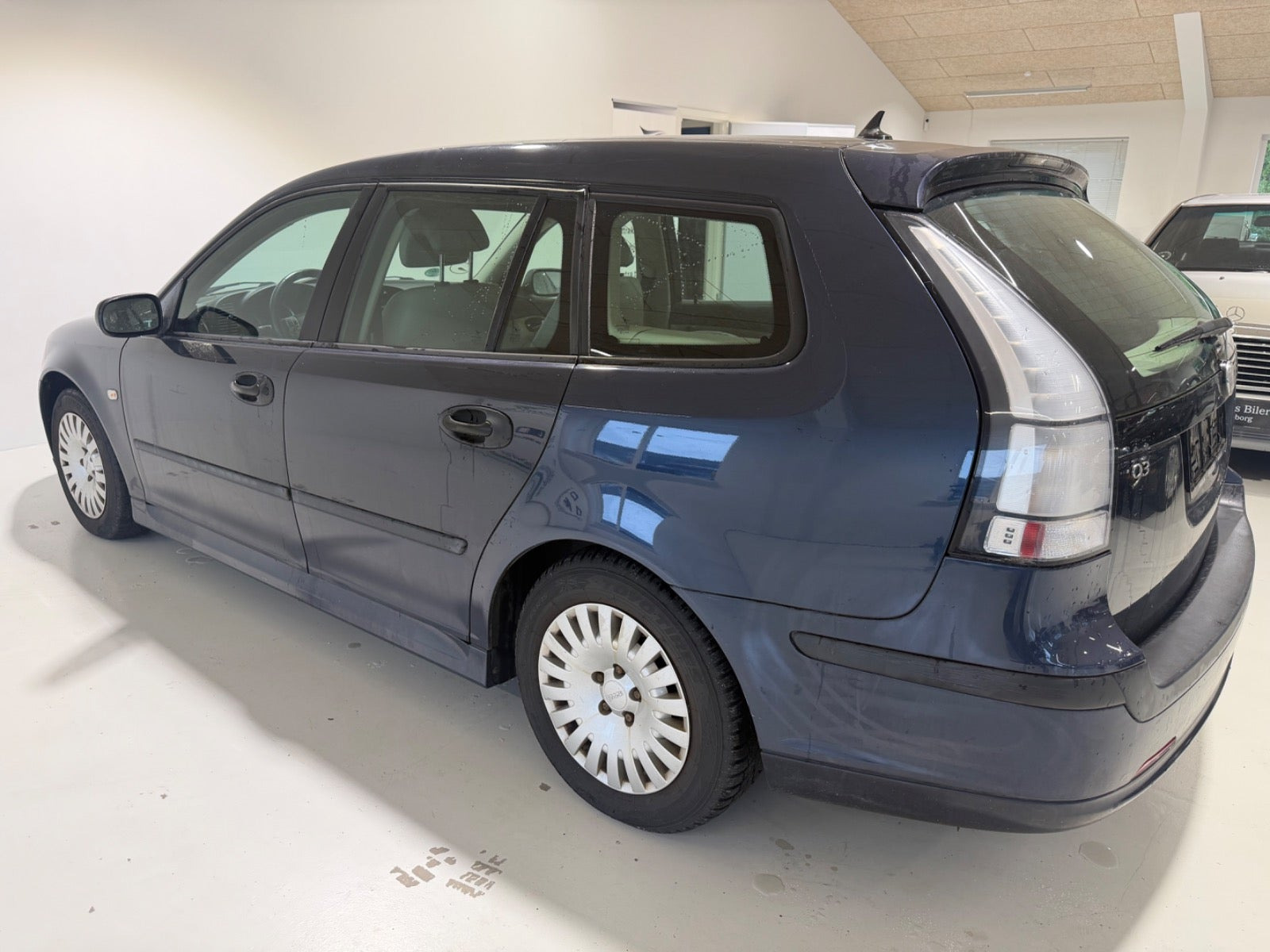 Blå Saab 9-3 fra 2006
