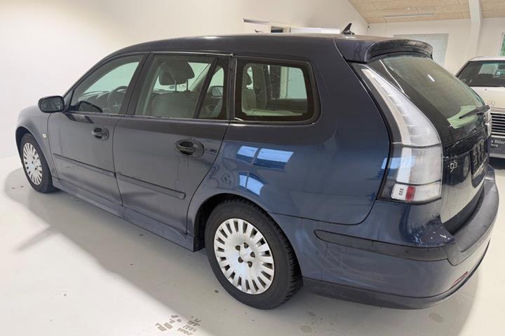 Blå Saab 9-3 fra 2006