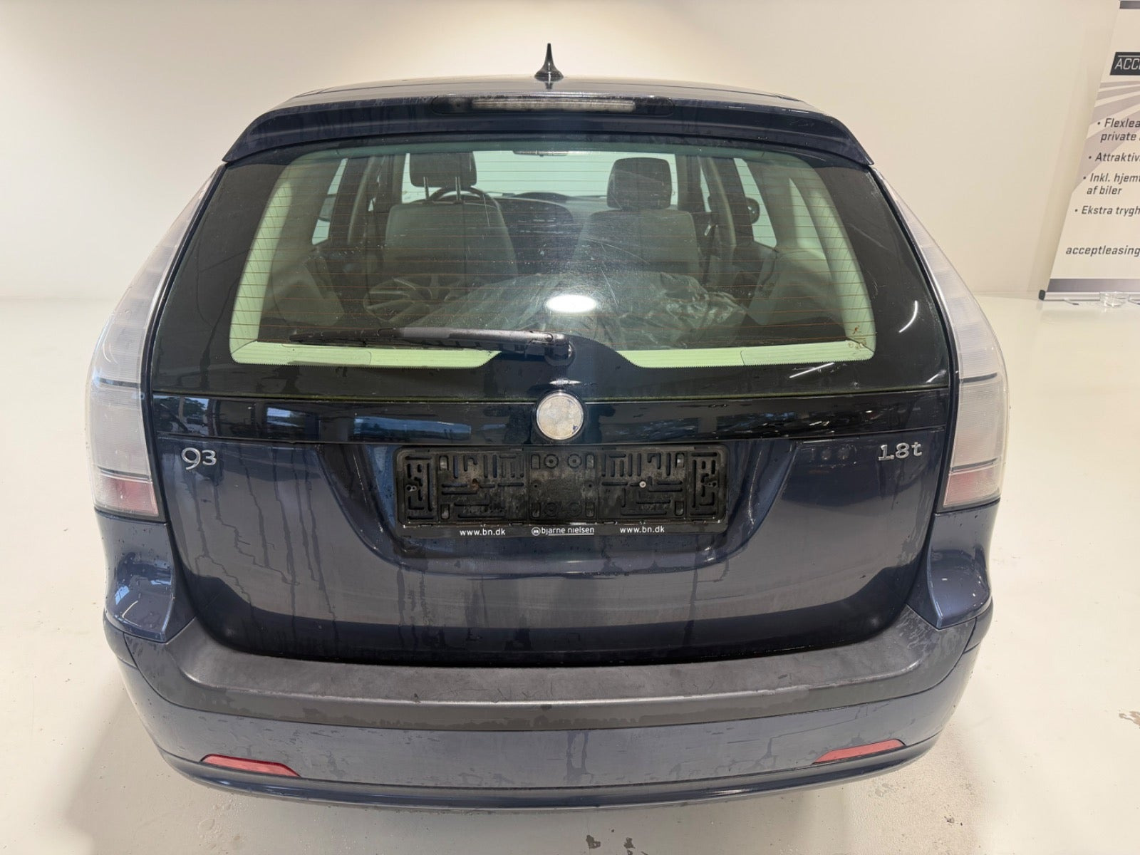 Blå Saab 9-3 fra 2006