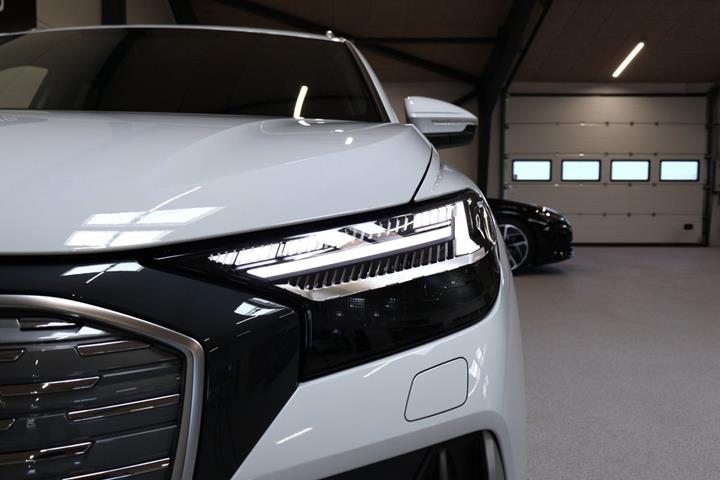 Hvid Audi Q4 e-tron fra 2026