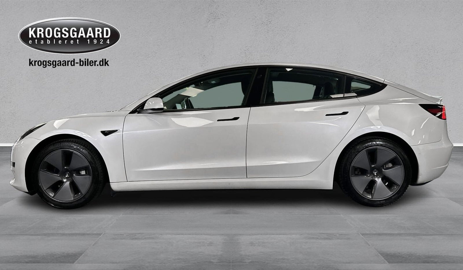 Hvid Tesla Model 3 fra 2021