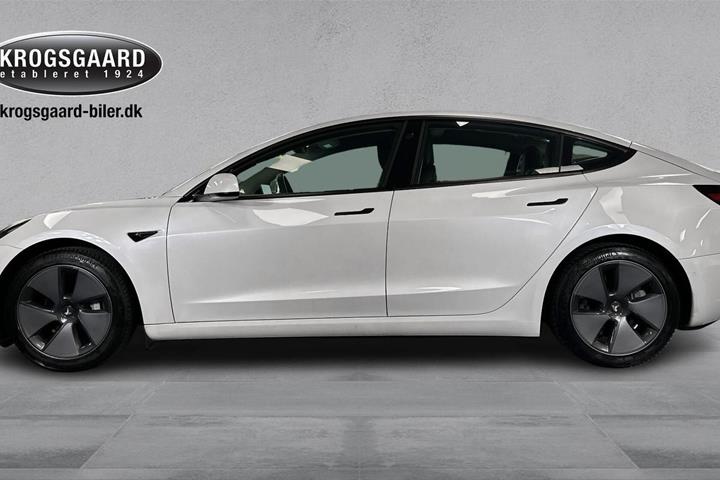 Hvid Tesla Model 3 fra 2021