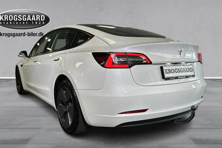 Hvid Tesla Model 3 fra 2021