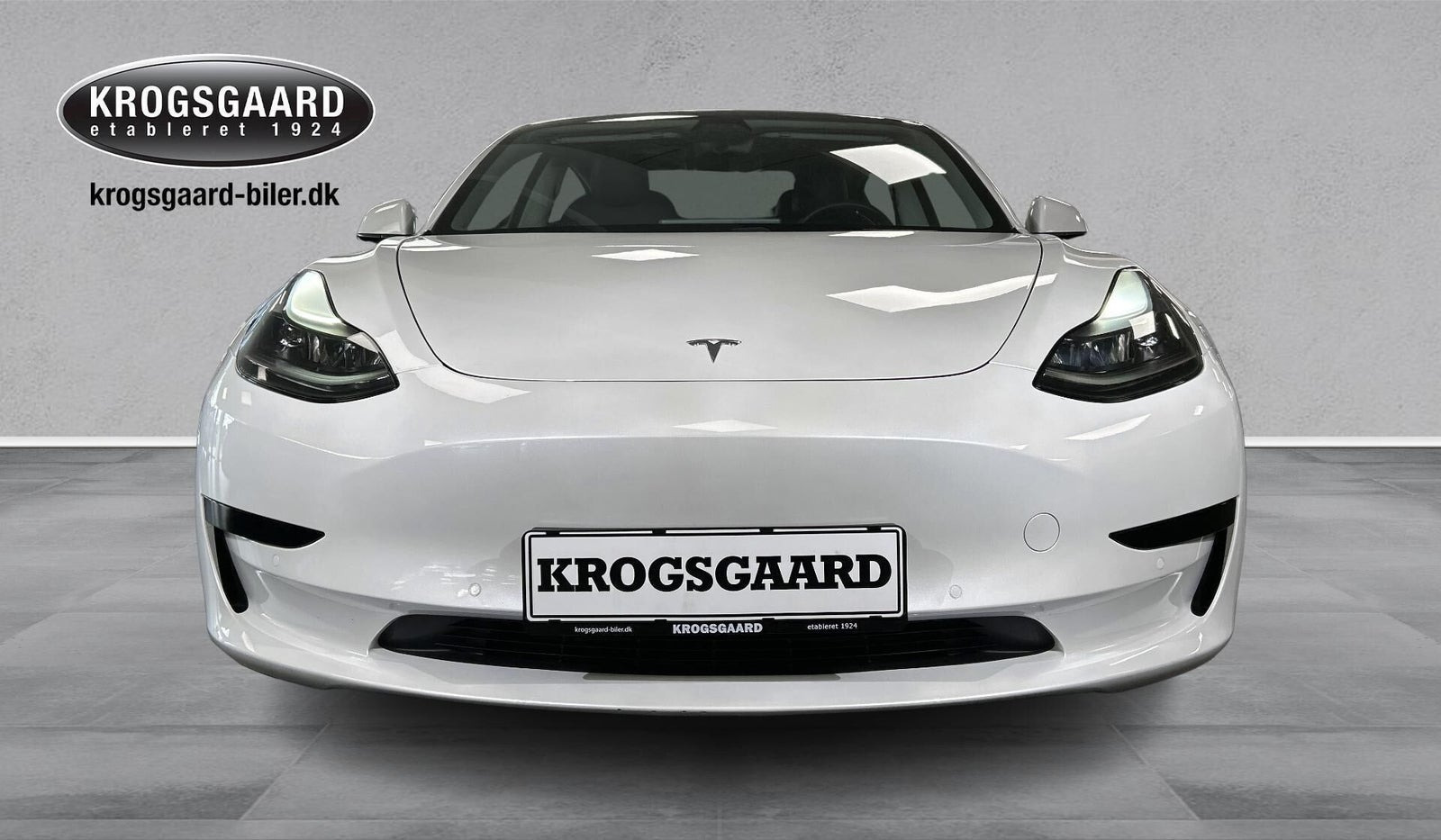Hvid Tesla Model 3 fra 2021