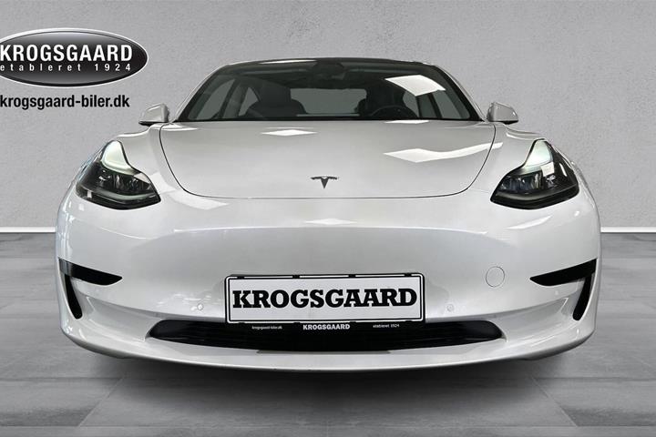Hvid Tesla Model 3 fra 2021