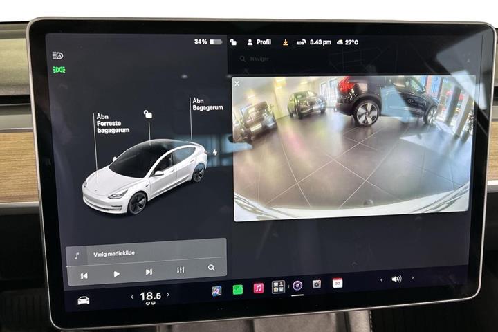 Hvid Tesla Model 3 fra 2021