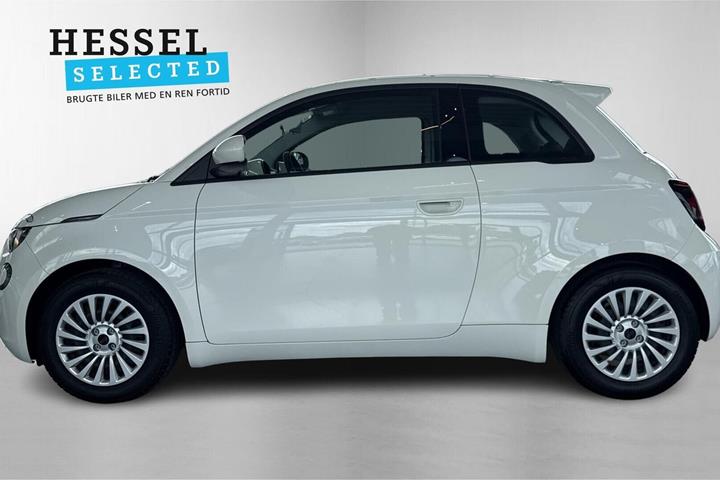 Hvid Fiat 500e fra 2023