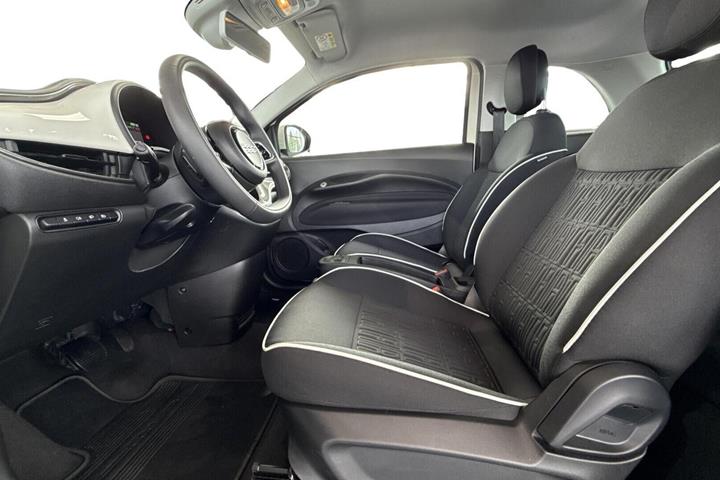 Hvid Fiat 500e fra 2023