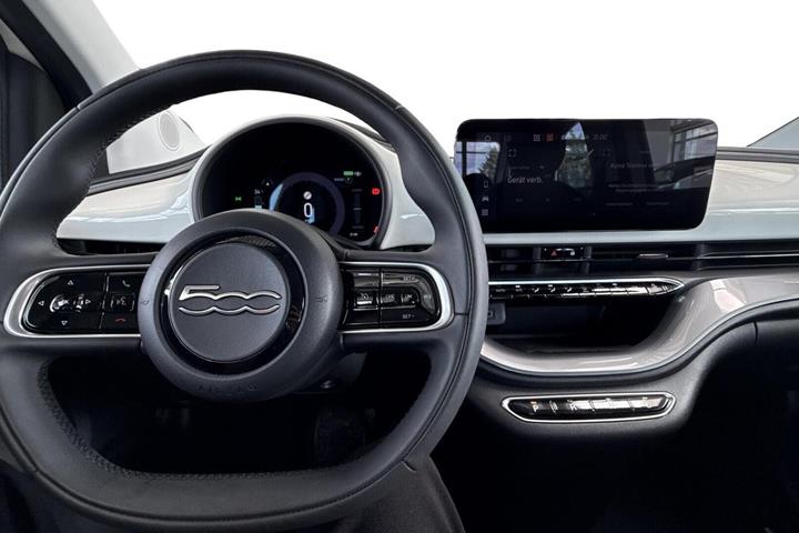 Hvid Fiat 500e fra 2023