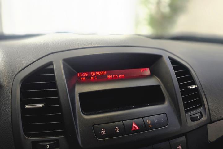 Grå Opel Insignia fra 2012
